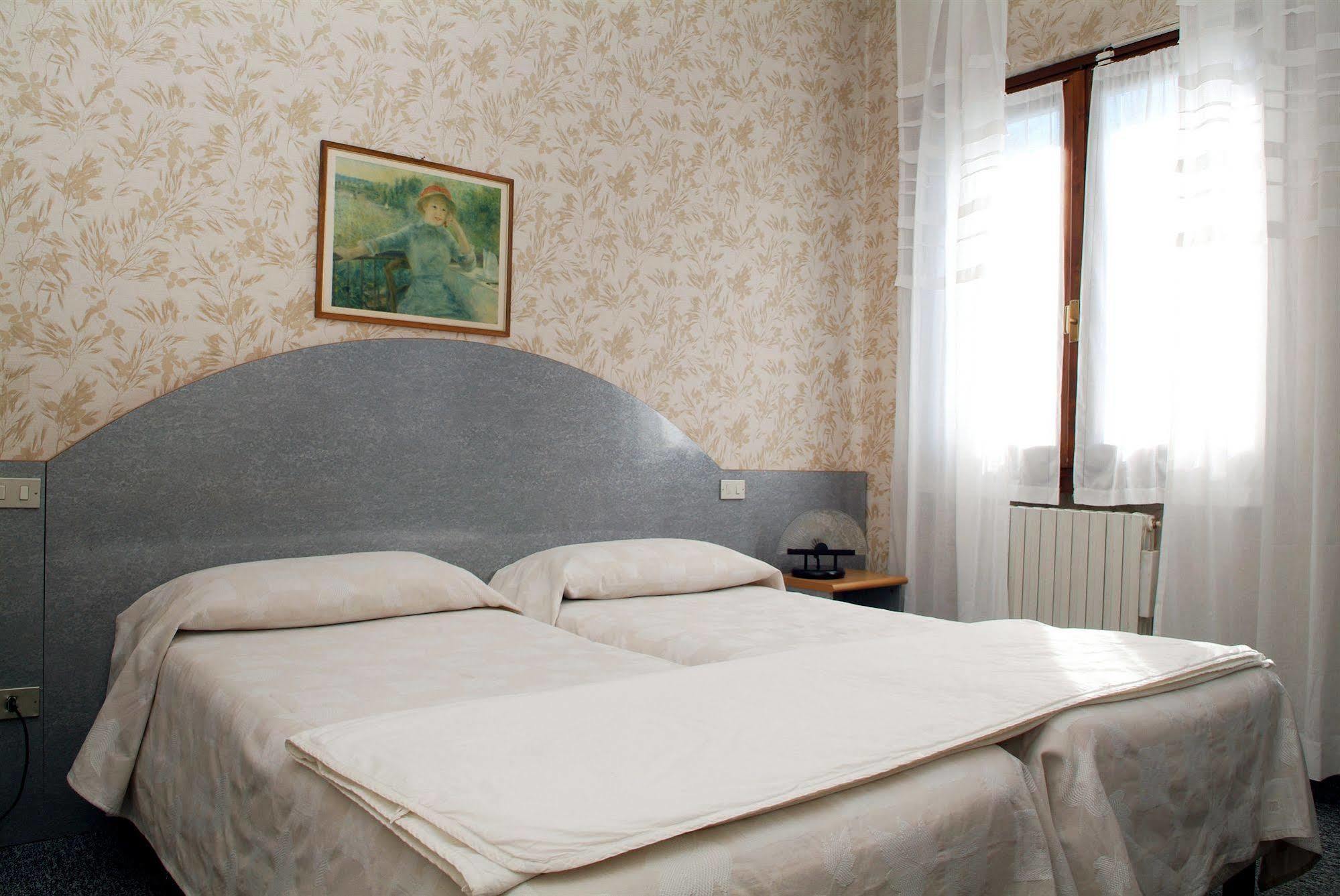 Residence Alba Colombare Di Sirmione Luaran gambar